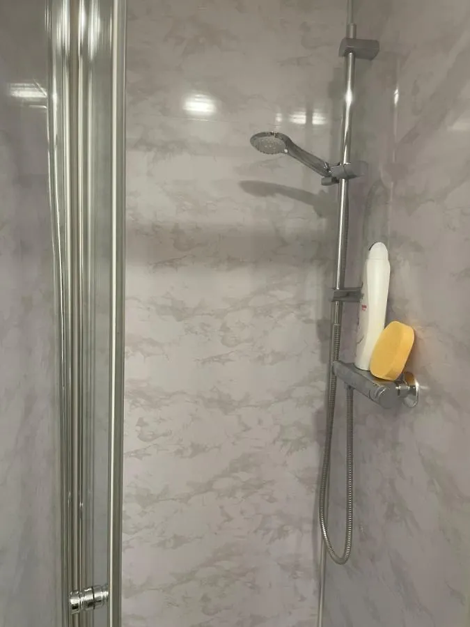 Luton Short Term Lets - Cardiff Road Apartment  Luton (Bedfordshire)